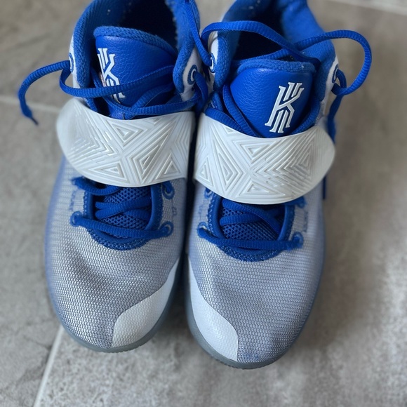 Kyrie flytrap 3 - White Varsity Royals - Picture 1 of 5
